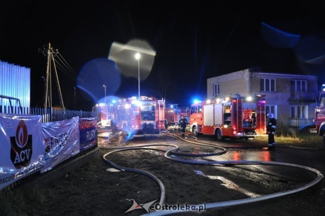 Pożar hurtowni Energas w Ostrołęce [16.IV.2012] - zdjęcie #3 - eOstroleka.pl
