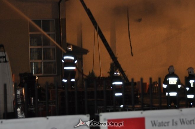 Pożar hurtowni Energas w Ostrołęce [16.IV.2012] - zdjęcie #11 - eOstroleka.pl