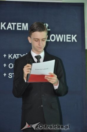 Uczniowie Szkoły Podstawowej nr 10 pamiętają o pomordowanych w Katyniu [18.IV.2012] - zdjęcie #2 - eOstroleka.pl