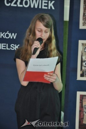 Uczniowie Szkoły Podstawowej nr 10 pamiętają o pomordowanych w Katyniu [18.IV.2012] - zdjęcie #11 - eOstroleka.pl