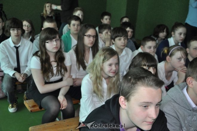 Uczniowie Szkoły Podstawowej nr 10 pamiętają o pomordowanych w Katyniu [18.IV.2012] - zdjęcie #6 - eOstroleka.pl