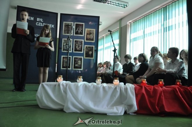 Uczniowie Szkoły Podstawowej nr 10 pamiętają o pomordowanych w Katyniu [18.IV.2012] - zdjęcie #11 - eOstroleka.pl