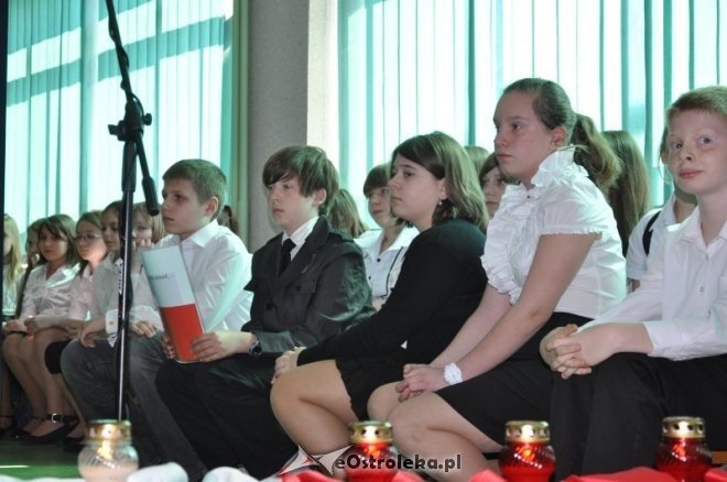 Uczniowie Szkoły Podstawowej nr 10 pamiętają o pomordowanych w Katyniu [18.IV.2012] - zdjęcie #12 - eOstroleka.pl
