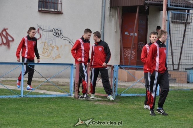 Piłkarze Narwi otrzymali nowe piłki [18.IV.2012] - zdjęcie #3 - eOstroleka.pl