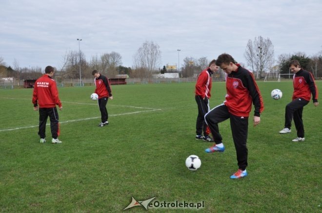 Piłkarze Narwi otrzymali nowe piłki [18.IV.2012] - zdjęcie #4 - eOstroleka.pl