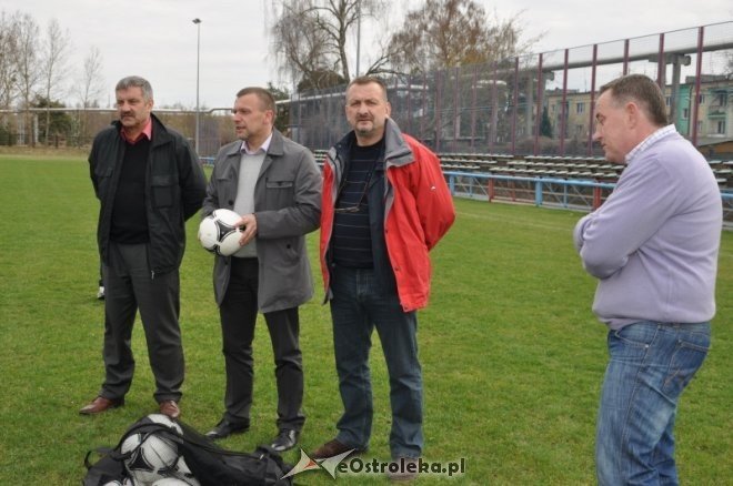 Piłkarze Narwi otrzymali nowe piłki [18.IV.2012] - zdjęcie #4 - eOstroleka.pl