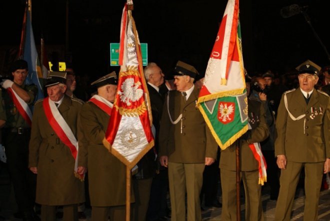 Odsłonięcie pomnika ku czci ofiar komunizmu - zdjęcie #83 - eOstroleka.pl