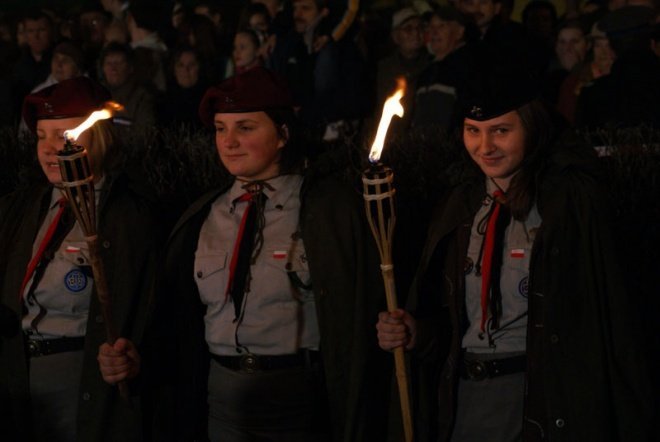 Odsłonięcie pomnika ku czci ofiar komunizmu - zdjęcie #80 - eOstroleka.pl