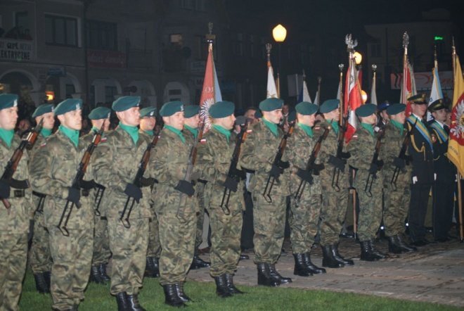 Odsłonięcie pomnika ku czci ofiar komunizmu - zdjęcie #66 - eOstroleka.pl