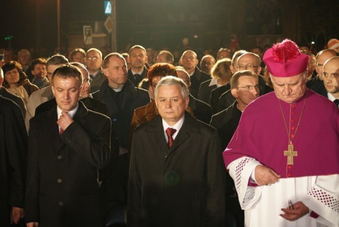 Odsłonięcie pomnika ku czci ofiar komunizmu - zdjęcie #51 - eOstroleka.pl