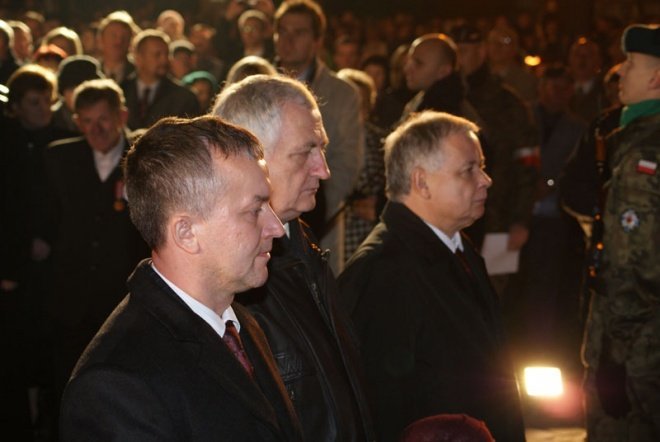 Odsłonięcie pomnika ku czci ofiar komunizmu - zdjęcie #45 - eOstroleka.pl