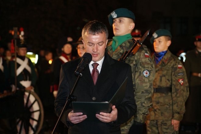 Odsłonięcie pomnika ku czci ofiar komunizmu - zdjęcie #39 - eOstroleka.pl
