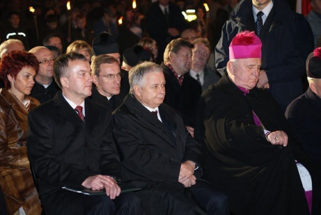Odsłonięcie pomnika ku czci ofiar komunizmu - zdjęcie #36 - eOstroleka.pl
