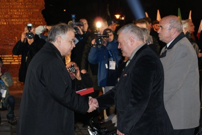 Odsłonięcie pomnika ku czci ofiar komunizmu - zdjęcie #31 - eOstroleka.pl