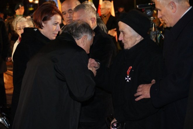 Odsłonięcie pomnika ku czci ofiar komunizmu - zdjęcie #29 - eOstroleka.pl