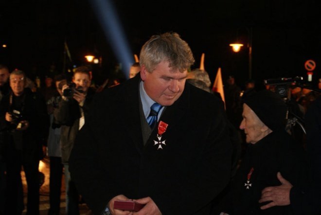 Odsłonięcie pomnika ku czci ofiar komunizmu - zdjęcie #27 - eOstroleka.pl