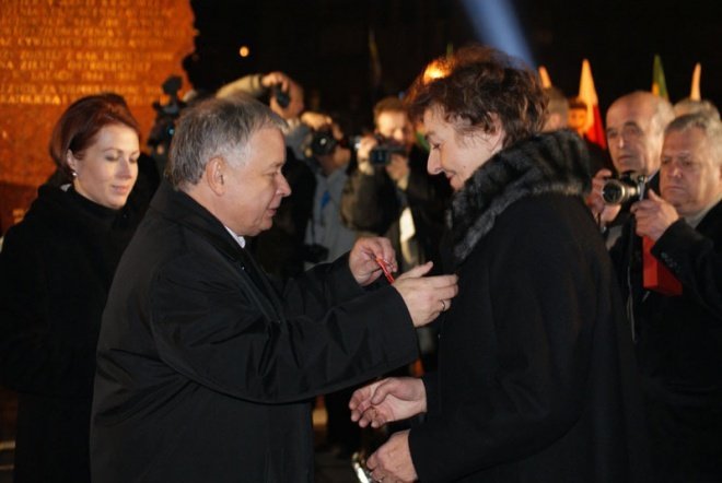 Odsłonięcie pomnika ku czci ofiar komunizmu - zdjęcie #26 - eOstroleka.pl