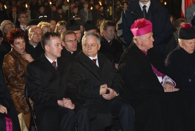Odsłonięcie pomnika ku czci ofiar komunizmu - zdjęcie #21 - eOstroleka.pl