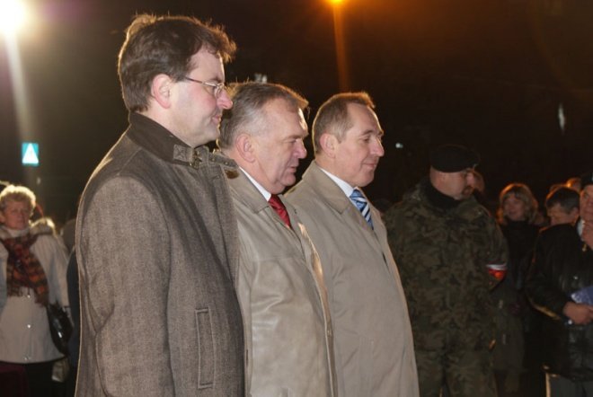 Odsłonięcie pomnika ku czci ofiar komunizmu - zdjęcie #8 - eOstroleka.pl