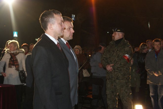 Odsłonięcie pomnika ku czci ofiar komunizmu - zdjęcie #6 - eOstroleka.pl