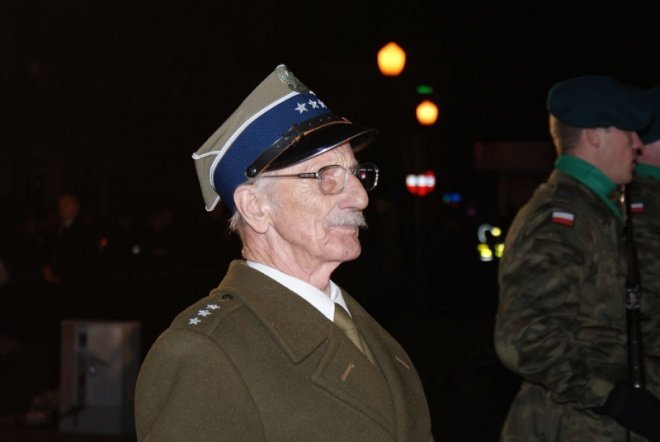 Odsłonięcie pomnika ku czci ofiar komunizmu - zdjęcie #22 - eOstroleka.pl