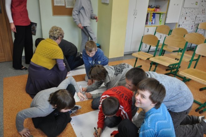 Uczniowie STO wysłuchali powieści Mama, Kaśka, ja i gangsterzy [20.IV.2012] - zdjęcie #11 - eOstroleka.pl