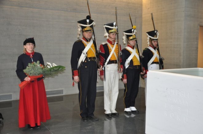 Szczątki prawie 100 żołnierzy spoczęły w ostrołęckim mauzoleum [20.IV.2012] - zdjęcie #7 - eOstroleka.pl