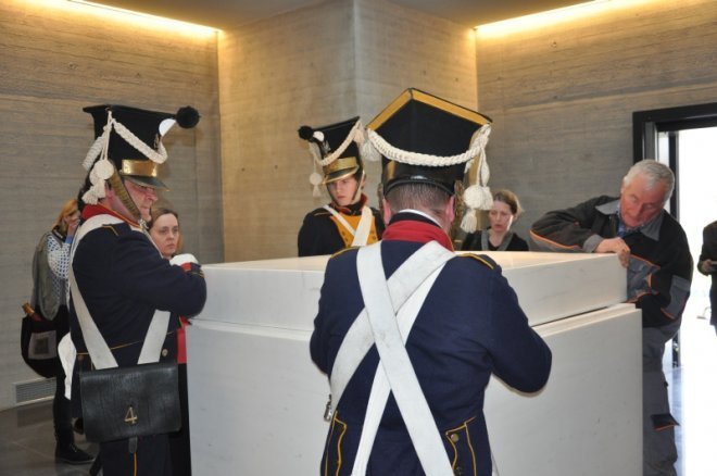 Szczątki prawie 100 żołnierzy spoczęły w ostrołęckim mauzoleum [20.IV.2012] - zdjęcie #13 - eOstroleka.pl