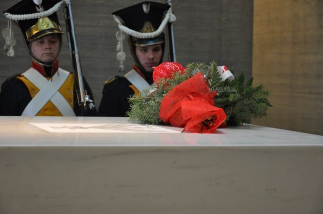 Szczątki prawie 100 żołnierzy spoczęły w ostrołęckim mauzoleum [20.IV.2012] - zdjęcie #18 - eOstroleka.pl