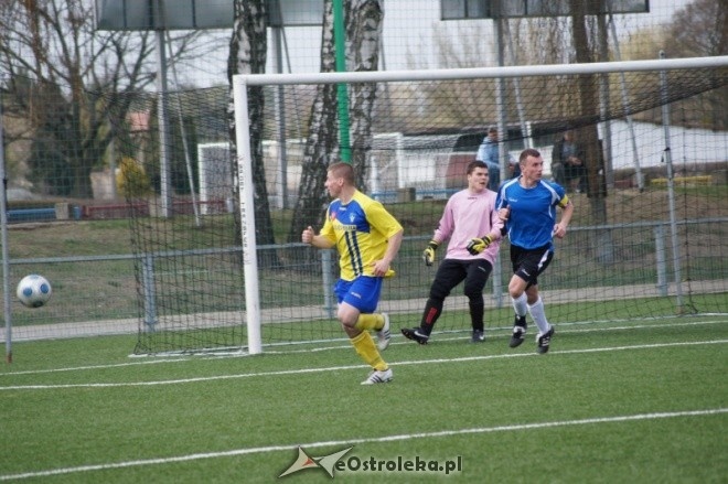 Liga Okręgowa: Korona HiD Ostrołęka - KS CK Troszyn 3:0 [21.04.2012] - zdjęcie #22 - eOstroleka.pl