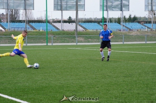 Liga Okręgowa: Korona HiD Ostrołęka - KS CK Troszyn 3:0 [21.04.2012] - zdjęcie #21 - eOstroleka.pl