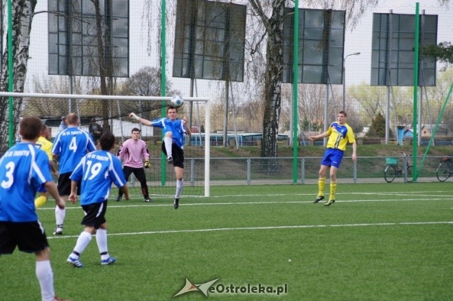 Liga Okręgowa: Korona HiD Ostrołęka - KS CK Troszyn 3:0 [21.04.2012] - zdjęcie #3 - eOstroleka.pl