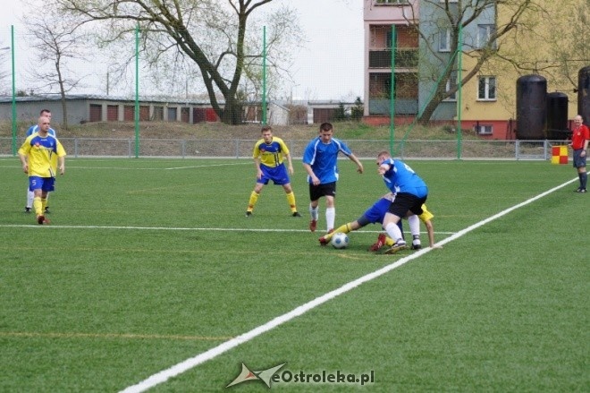 Liga Okręgowa: Korona HiD Ostrołęka - KS CK Troszyn 3:0 [21.04.2012] - zdjęcie #17 - eOstroleka.pl