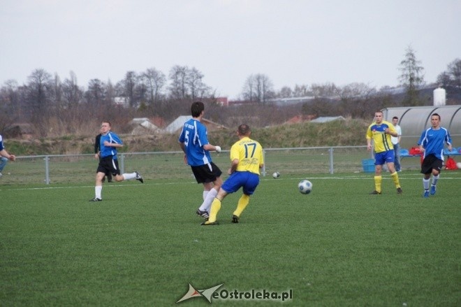 Liga Okręgowa: Korona HiD Ostrołęka - KS CK Troszyn 3:0 [21.04.2012] - zdjęcie #6 - eOstroleka.pl