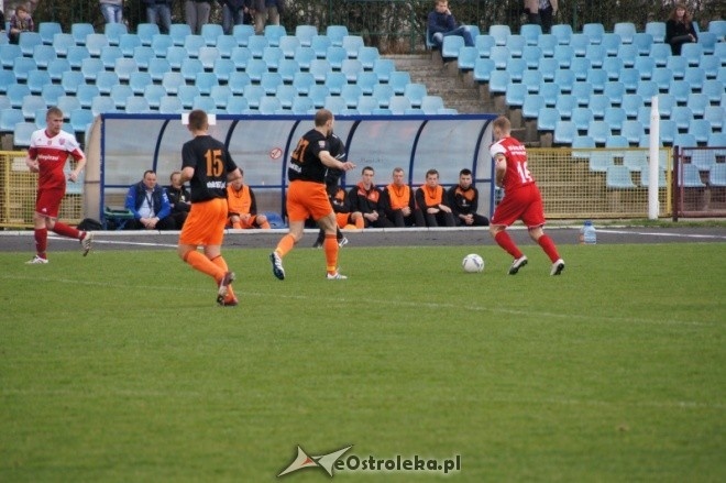 III liga: Narew Ostrołęka - Hutnik Warszawa 0:0 [21.04.2012] - zdjęcie #3 - eOstroleka.pl