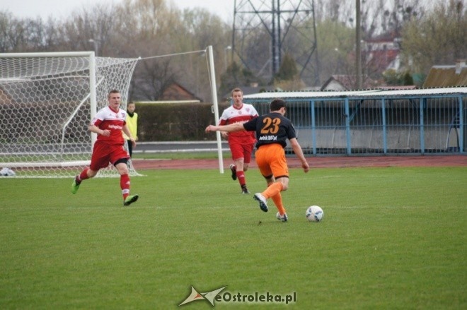 III liga: Narew Ostrołęka - Hutnik Warszawa 0:0 [21.04.2012] - zdjęcie #22 - eOstroleka.pl