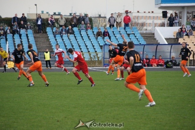 III liga: Narew Ostrołęka - Hutnik Warszawa 0:0 [21.04.2012] - zdjęcie #13 - eOstroleka.pl