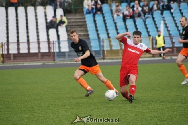 III liga: Narew Ostrołęka - Hutnik Warszawa 0:0 [21.04.2012] - zdjęcie #13 - eOstroleka.pl