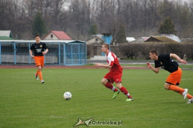 III liga: Narew Ostrołęka - Hutnik Warszawa 0:0 [21.04.2012] - zdjęcie #23 - eOstroleka.pl