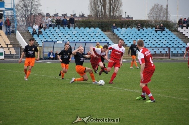 III liga: Narew Ostrołęka - Hutnik Warszawa 0:0 [21.04.2012] - zdjęcie #3 - eOstroleka.pl