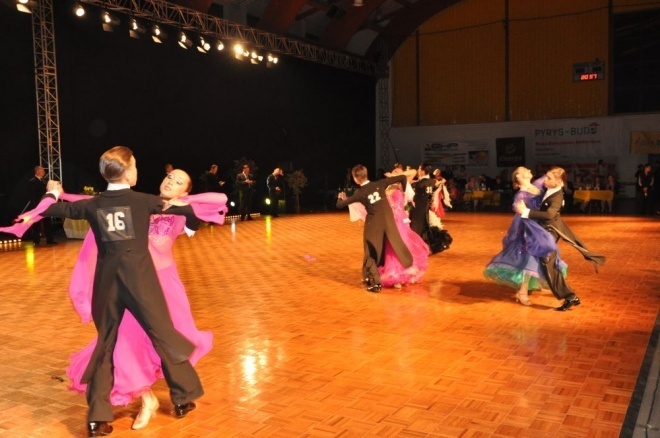 IX Ogólnopolski Turniej Tańca Towarzyskiego o Puchar Prezydenta Miasta Ostrołęki [21.04.2012] - zdjęcie #28 - eOstroleka.pl