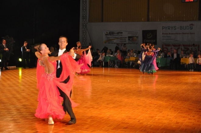 IX Ogólnopolski Turniej Tańca Towarzyskiego o Puchar Prezydenta Miasta Ostrołęki [21.04.2012] - zdjęcie #25 - eOstroleka.pl