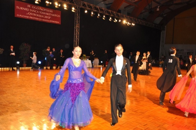 IX Ogólnopolski Turniej Tańca Towarzyskiego o Puchar Prezydenta Miasta Ostrołęki [21.04.2012] - zdjęcie #19 - eOstroleka.pl