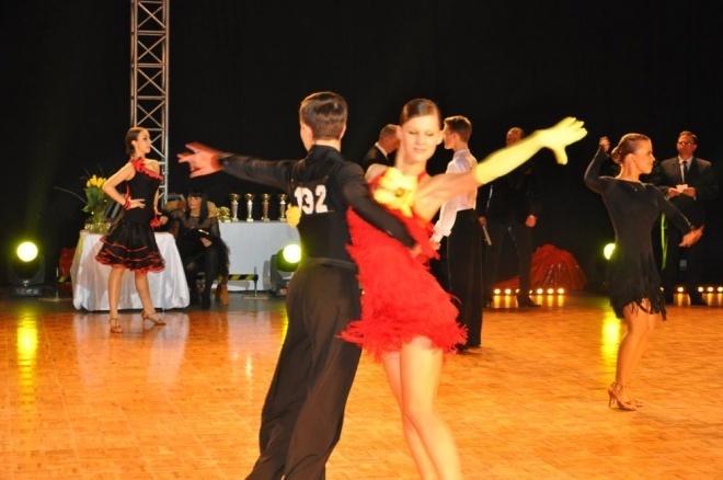 IX Ogólnopolski Turniej Tańca Towarzyskiego o Puchar Prezydenta Miasta Ostrołęki [21.04.2012] - zdjęcie #8 - eOstroleka.pl