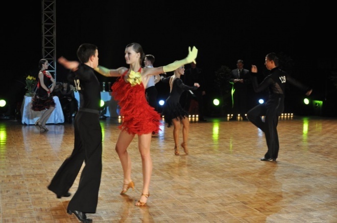 IX Ogólnopolski Turniej Tańca Towarzyskiego o Puchar Prezydenta Miasta Ostrołęki [21.04.2012] - zdjęcie #7 - eOstroleka.pl