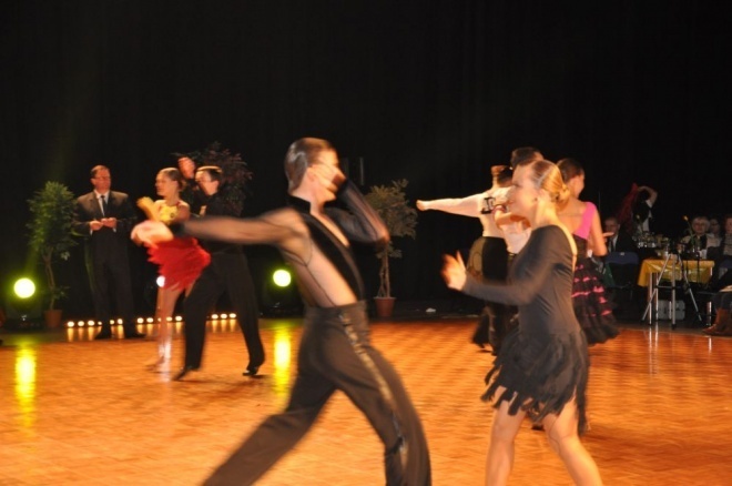 IX Ogólnopolski Turniej Tańca Towarzyskiego o Puchar Prezydenta Miasta Ostrołęki [21.04.2012] - zdjęcie #1 - eOstroleka.pl