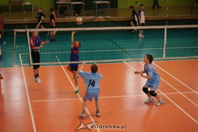 Turniej Minisiatkówki Kinder + Sport [22.04.2012] - zdjęcie #28 - eOstroleka.pl