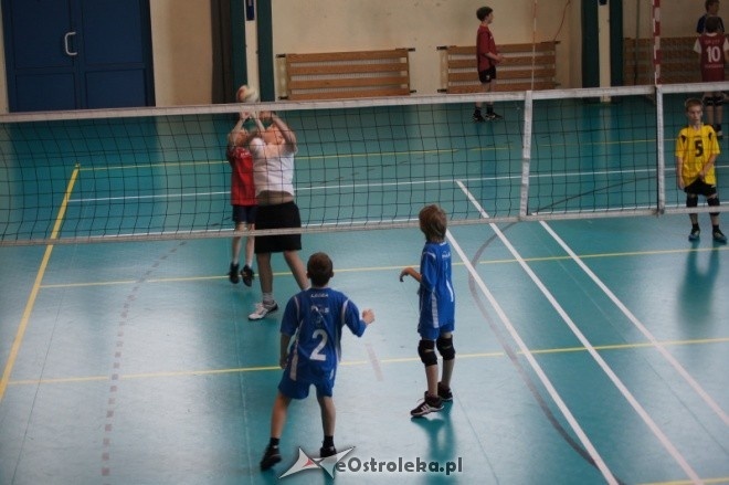 Turniej Minisiatkówki Kinder + Sport [22.04.2012] - zdjęcie #18 - eOstroleka.pl