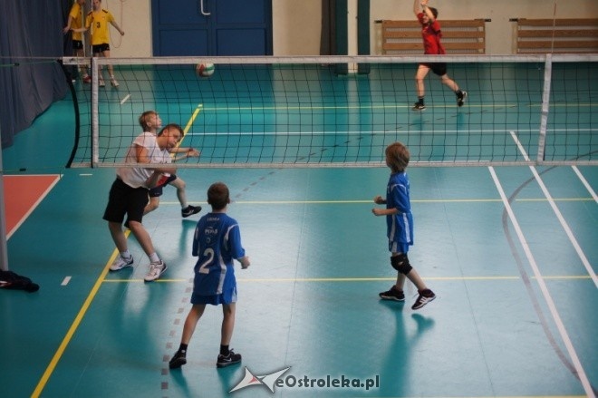 Turniej Minisiatkówki Kinder + Sport [22.04.2012] - zdjęcie #14 - eOstroleka.pl