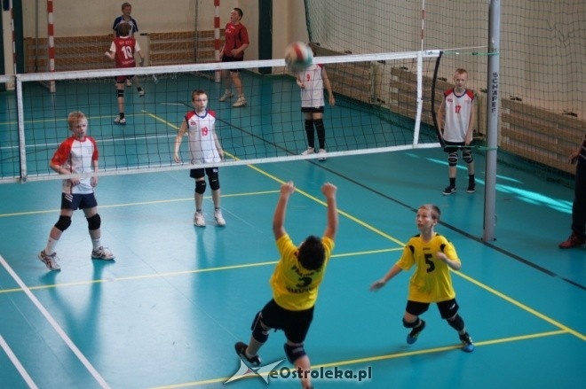 Turniej Minisiatkówki Kinder + Sport [22.04.2012] - zdjęcie #9 - eOstroleka.pl